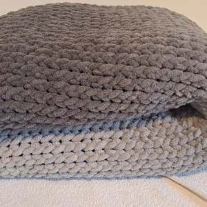 Ručne pletená puffy deka 