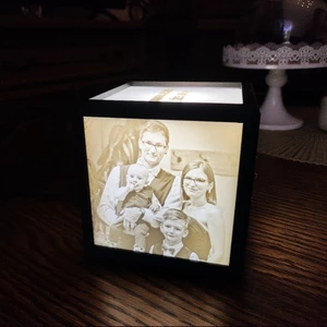 Lampa na stôl s vlastnými fotografiami