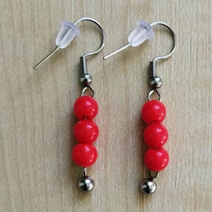 Náušnice kulička červená