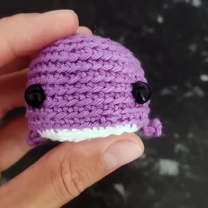 Háčkovaná velryba fialovo-bílá - černé oči 8mm