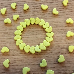 Náramek srdce žluté