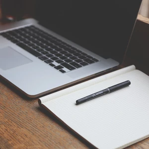 Online asistentka pre administratívu e-maily a plánovanie úloh
