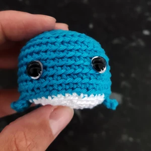 Háčkovaná velryba modro-bílá - průhledné oči 8mm