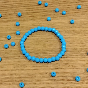 Náramek kulička modrá