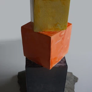 Keramická váza kostka