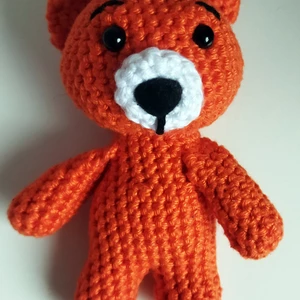 Háčkovaný medvídek - oranžový