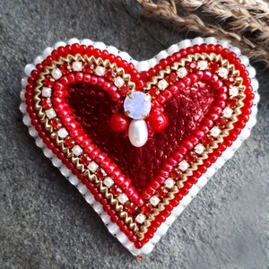 Srdcomilka vášnivá-brošňa v tvare srdca