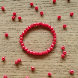 Náramek kulička červená