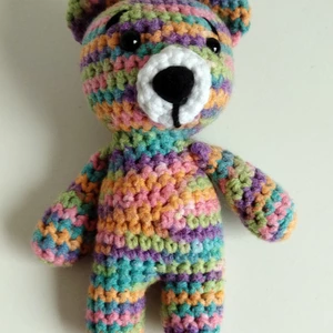 Háčkovaný medvídek - růžová, fialová, modrá, zelená