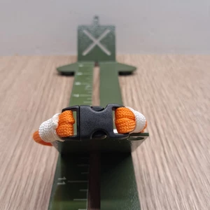 Ručne robený paracord survival náramok