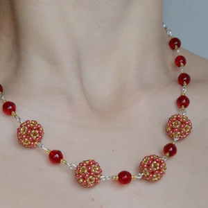 Korálkový šitý náhrdelník 