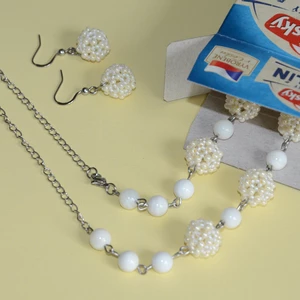 Korálkový šitý náhrdelník