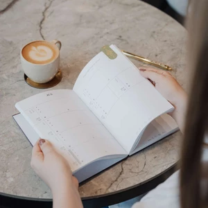 Ja spravím organizáciu e-mailov tabuliek a kalendárov