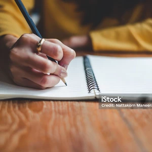 „prepíšem podcast / video do textu“