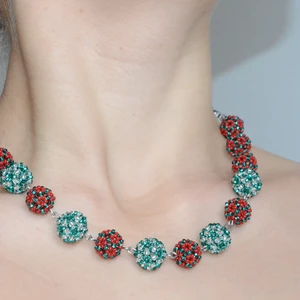 Korálkový šitý náhrdelník