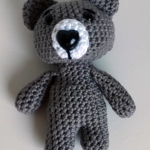 Háčkovaný medvídek - šedý