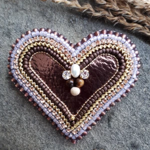 Srdcomilka čokoládová- brošňa v tvare srdca