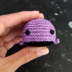 Háčkovaná velryba fialovo-černá - černé oči 6mm